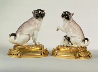 Paar Meissener Porzellanfiguren von Mopsen, montiert in Louis XVI Ormolu, ca. 1750